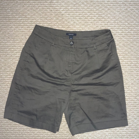 RW&CO OLIVE GREEN CUFFED SHORT - Picture 1 of 5